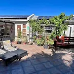 Studio 4 With Pool Access & No Loadshedding